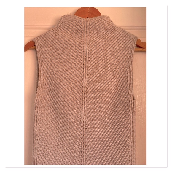 Country Road Grey Sleeveless Knit Tunic - Picture 3 of 6